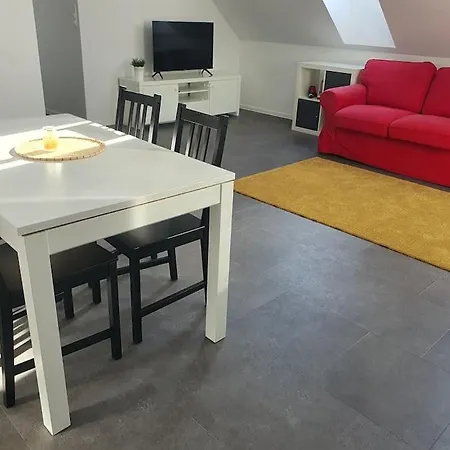 Novy Podkrovny V Rodinnom Dome Pre 6 Osob Nové Mesto nad Váhom